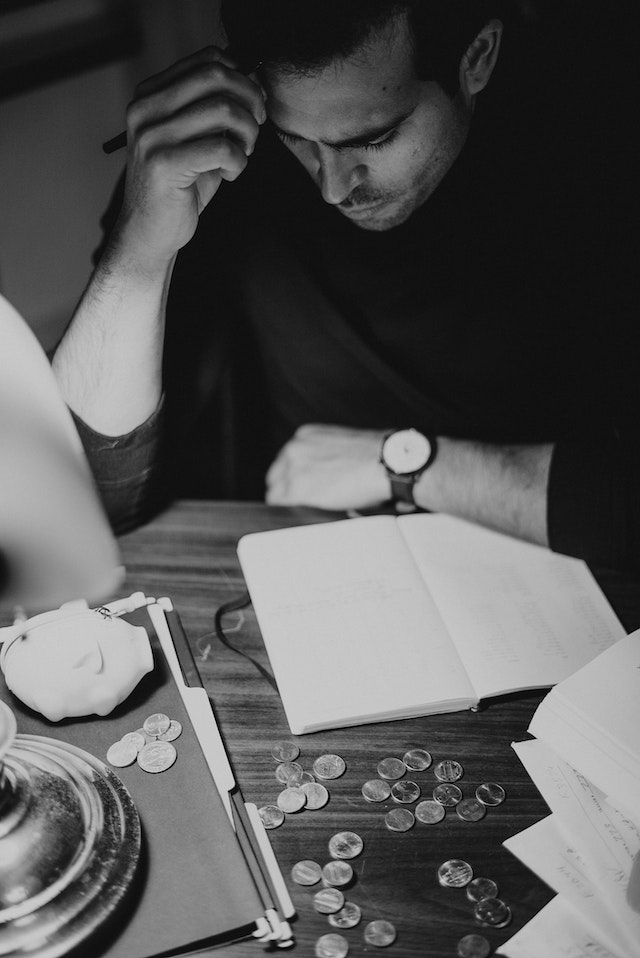 man setting budget man setting budget